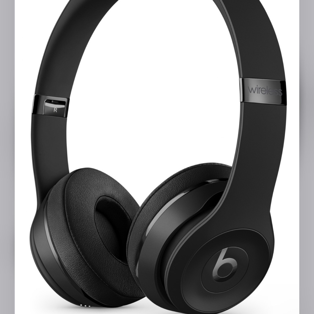 USED APPLE BEATS SOLO 3 WIRELESS HEADPHONES